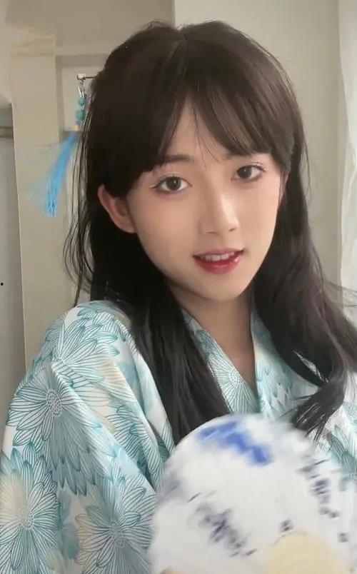 最美男扮女装网红,颠覆性别界限，展现独特魅力