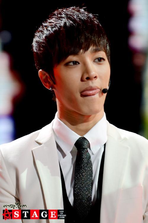 明星灿,揭秘明星灿成的璀璨人生